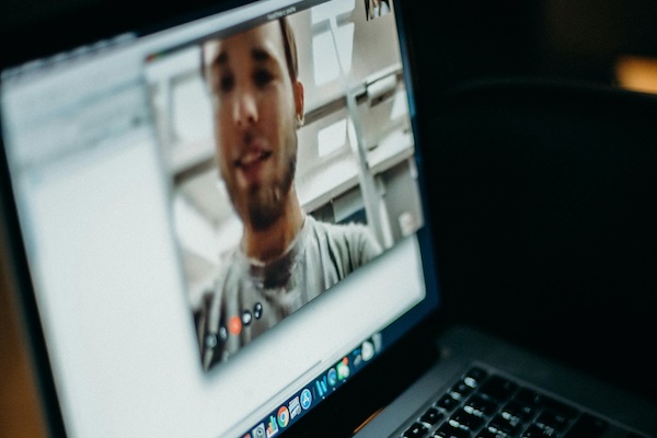 Employee Bio Videos for Email Signatures: Building Trust Before the First Handshake